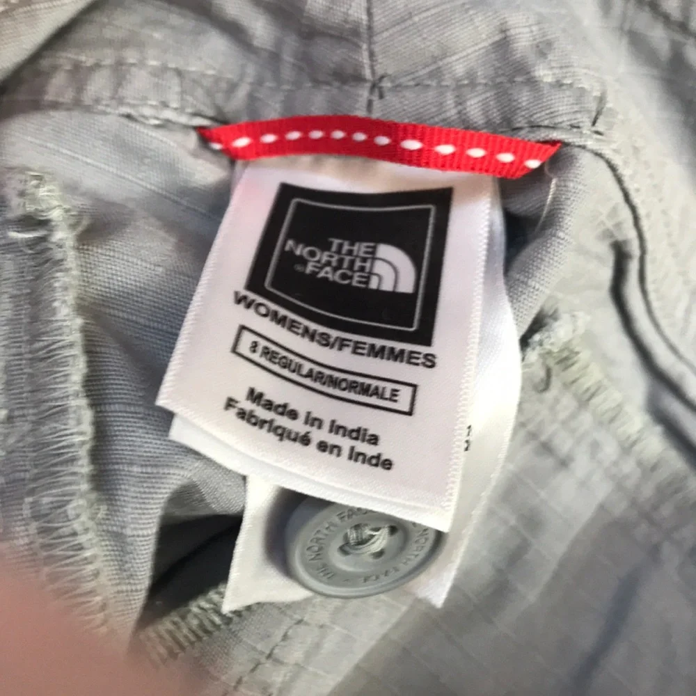 The North Face cargo capri pants, Women's Size 8, Light Gray color - Picture 3 of 15